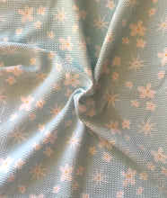 Load image into Gallery viewer, White floral blue(U)