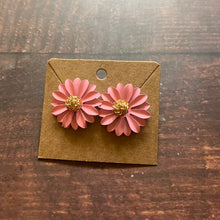 Load image into Gallery viewer, Daisy earrings
